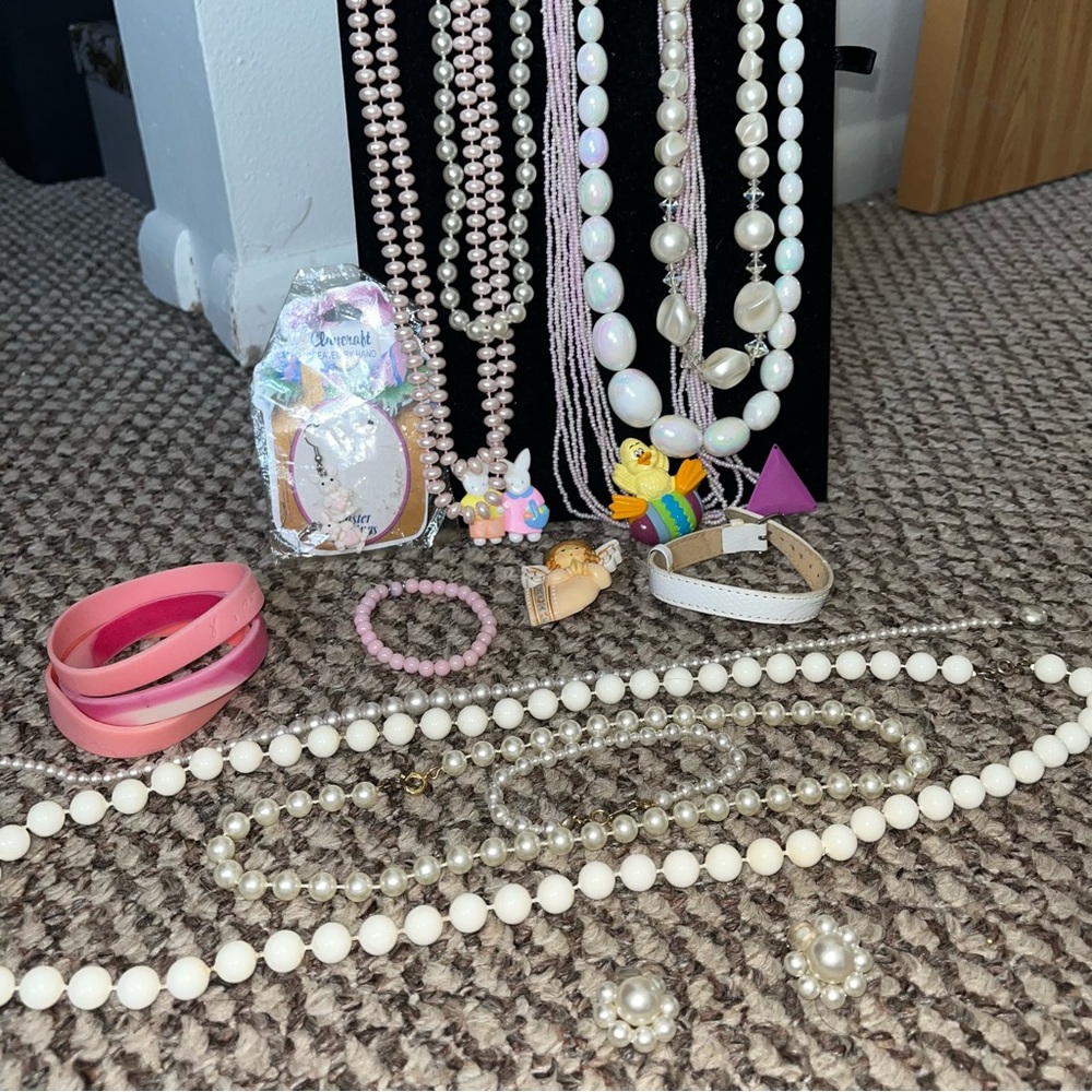 Vtg Easter 🐣 Pearls Jewelry Set